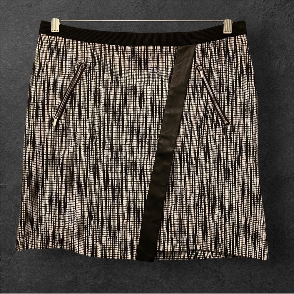 NWT Women’s Black and White Rafaella Mini-Skirt